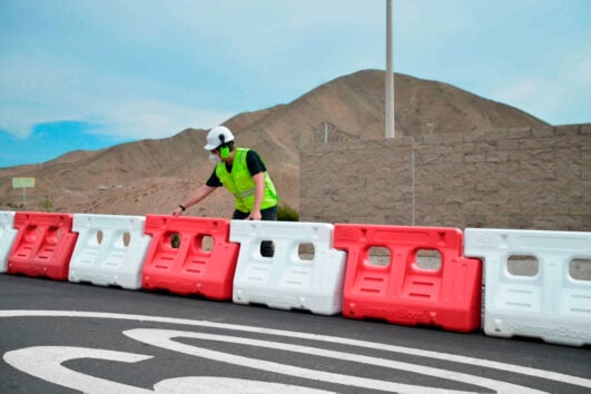 Venta de Barreras de New Jersey Apilable​ de Plástico a todo Perú