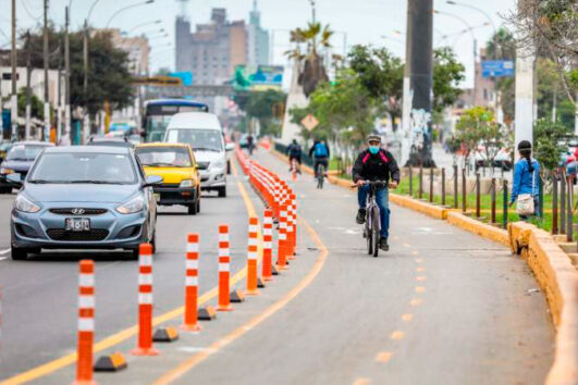 Venta de Bolardos de Señalizacion y Seguridad Vial a Todo Perú